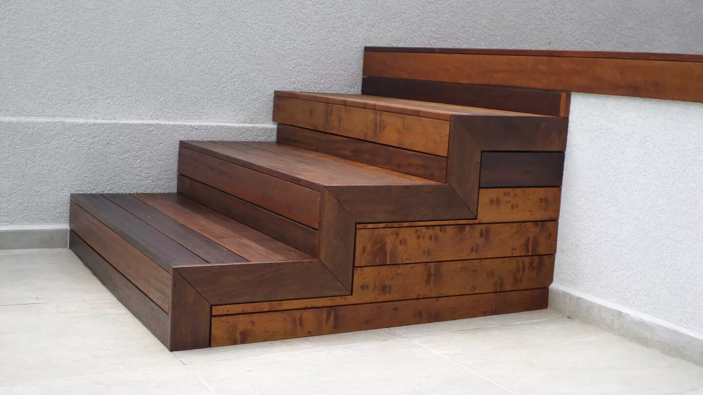Escadas de Madeira